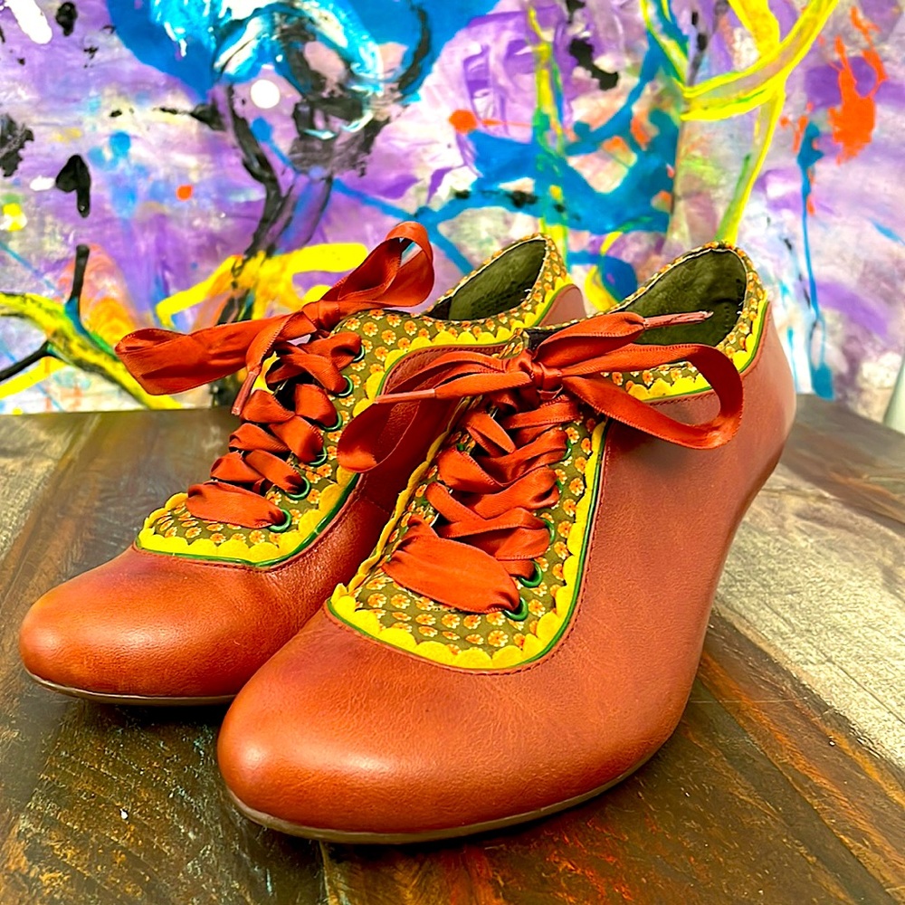 Poetic Licence Whiplash Shoes in Saddle Laceup Oxfords Size 8